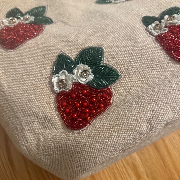 Viral Beaded Strawberry Tote Bag - Picture 3 of 8
